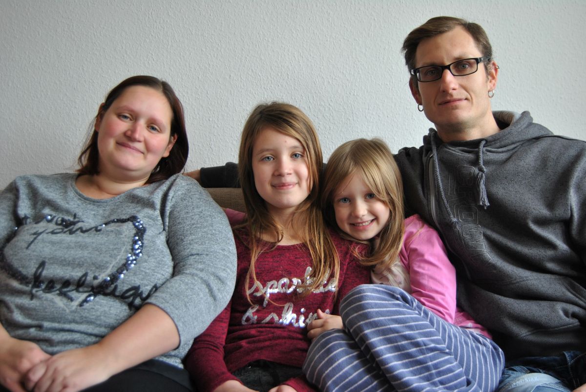 Glücklich in der neuen Wohnung: Monique, Anna, Hannah und Sven Krieger. Glücklich in der neuen Wohnung: Monique, Anna, Hannah und Sven Krieger.